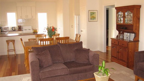 Strath Valley View Bed And Breakfast - Accommodation Gold Coast 2