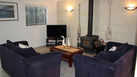 Hidden Treasure At Pirates Bay - Accommodation Gold Coast 3