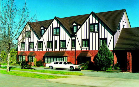 Albury Manor House - Accommodation Gold Coast 0