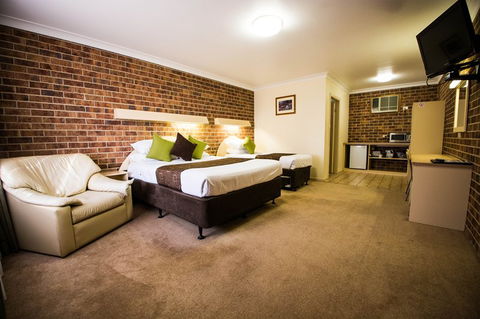 A-Line Motel - Accommodation Gold Coast 0