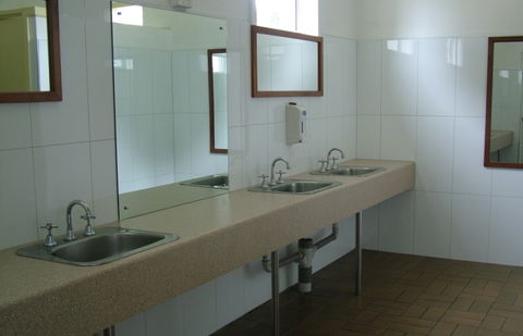 Beachport Caravan Park - Gold Coast 4U 0