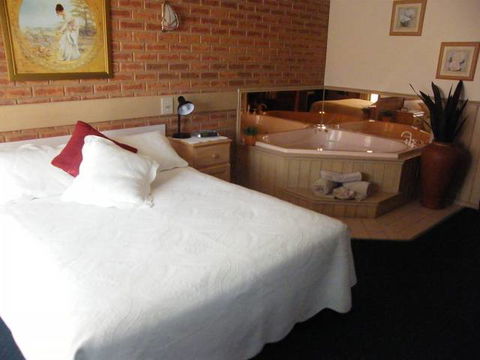 BEST WESTERN Colonial Motor Inn Bairnsdale - Accommodation Gold Coast 2