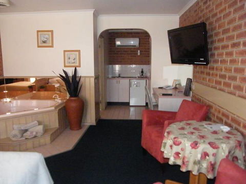 BEST WESTERN Colonial Motor Inn Bairnsdale - Accommodation Gold Coast 3