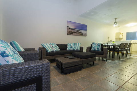 Broome Beach Resort - Gold Coast 4U 3