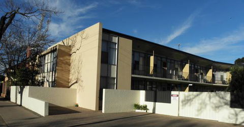 Capri Lodge Apartments - Accommodation Gold Coast 3