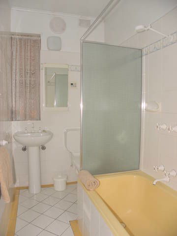 Capri Lodge Apartments - Accommodation Gold Coast 9