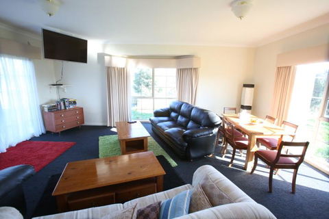 Farm Accommodation - Accommodation Gold Coast 11