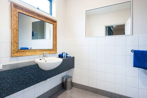 Motel On A Beckett - Accommodation Gold Coast 1