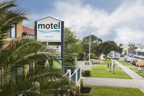 Motel On A Beckett - Accommodation Gold Coast 8