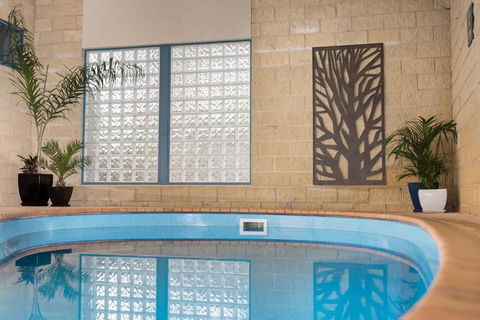 Motel On A Beckett - Accommodation Gold Coast 4