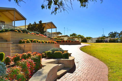 Euston Club Cabin Resort - Accommodation Gold Coast 2