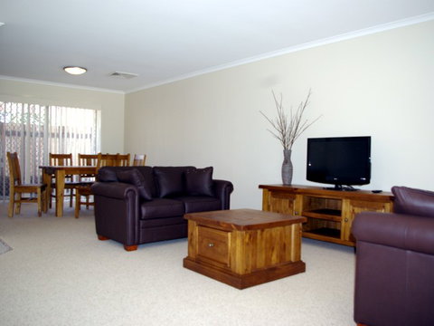 Fairways Bed & Breakfast At Jerilderie - Accommodation Gold Coast 2