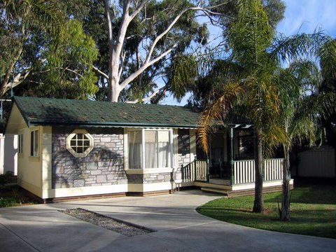 Highway 1 Caravan & Tourist Park - Accommodation Gold Coast 0