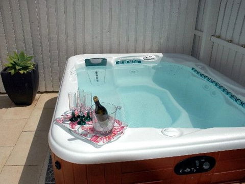 Joylaine Beach House - Accommodation Gold Coast 4