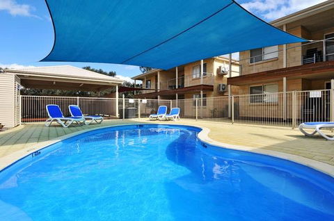 Lakeside Holiday Apartments - Accommodation Gold Coast 0