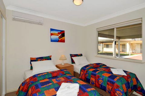 Lakeside Holiday Apartments - Accommodation Gold Coast 3