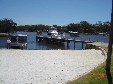 Lakeside Holiday Apartments - Accommodation Gold Coast 4
