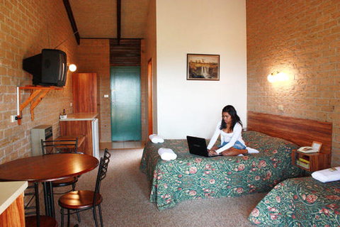 Lookout Motor Inn - Accommodation Gold Coast 0