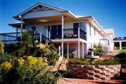 Lovering's Beach Houses - The Whitehouse, Emu Bay - Accommodation Gold Coast 0