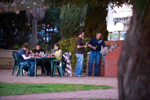 Loxton Hotel - Accommodation Gold Coast 2