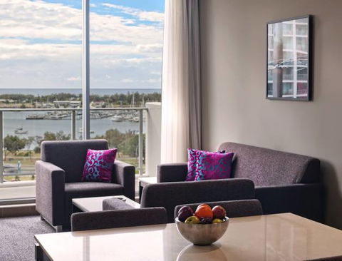 Meriton Serviced Apartments - Southport - Accommodation Gold Coast 0