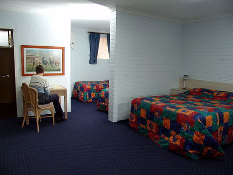 NOAH'S Mid City Motor Inn - Accommodation Gold Coast 3
