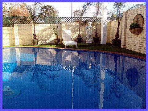 NOAH'S Mid City Motor Inn - Accommodation Gold Coast 0