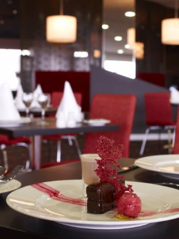 Quality Hotel Tabcorp Park - Accommodation Gold Coast 1