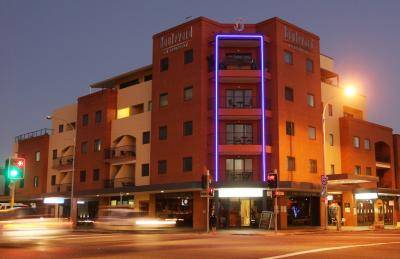 Quality Suites Boulevard On Beaumont Hotel - Accommodation Gold Coast 2