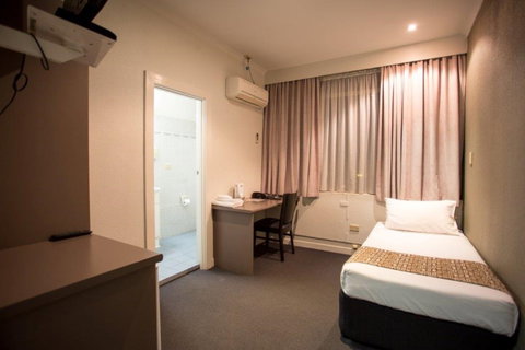 Diplomat Motel - Accommodation Gold Coast 1