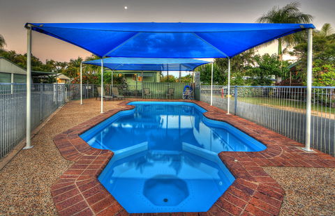 Queens Beach Tourist Village - Accommodation Gold Coast 2