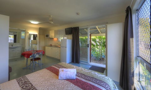 Queens Beach Tourist Village - Accommodation Gold Coast 3
