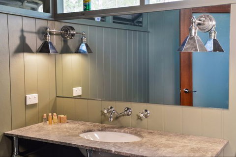 Arnhemland Barramundi Nature Lodge - 1 Gold Coast 11