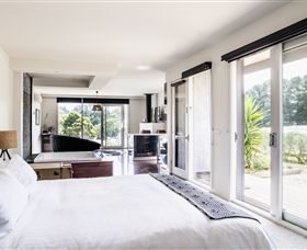 Polperro Winery Luxury Accommodation - Gold Coast 4U 1