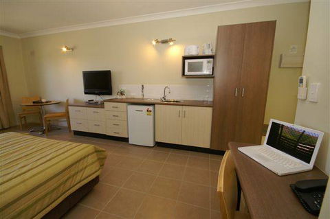 Spinifex Motel & Serviced Apartments - Gold Coast 4U 2