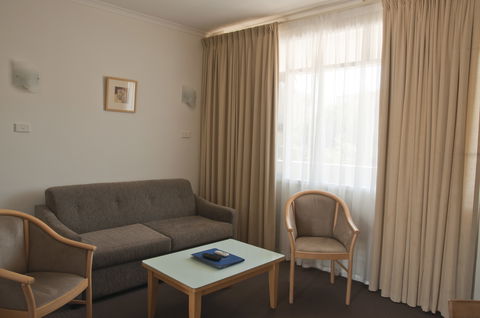 Taft Motor Inn - Accommodation Gold Coast 0