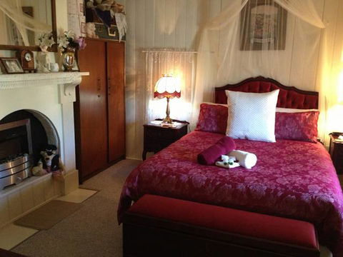 Tenterfield Luxury Historic C1895 Cottage - Accommodation Gold Coast 1