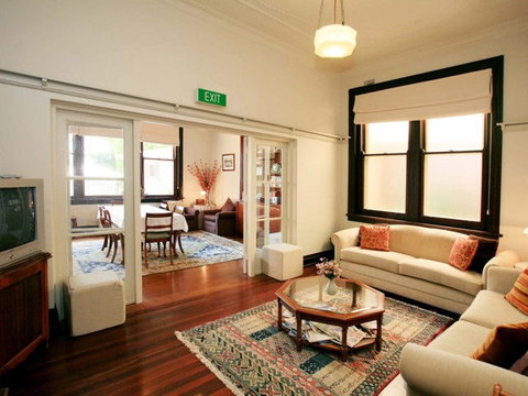 The Bank Guesthouse - Accommodation Gold Coast 2