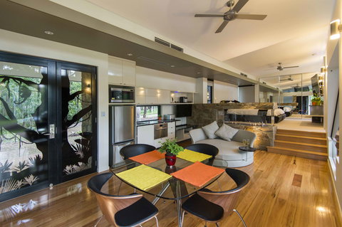 The Feathered Nest - Luxury Wildlife Retreat - Accommodation Gold Coast 2