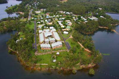 Tinaroo Lake Resort - Holiday Apartments - Accommodation Gold Coast 1