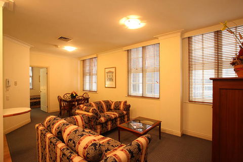 ULTIQA Rothbury Hotel - Accommodation Gold Coast 3