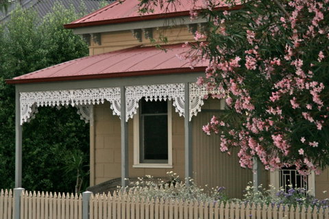 Williamstown Cottages & Apartments - Accommodation Gold Coast 1