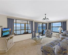 Waterfront Paradise - Accommodation Gold Coast 6
