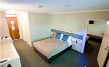 Lakeview Hotel Motel - Oak Flats - Accommodation Gold Coast 1