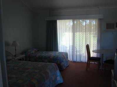 Airlie House Motor Inn - Accommodation Gold Coast 2