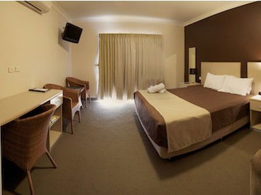 Warners At The Bay - Gold Coast 4U 1