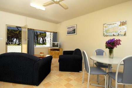 Island Coastal Units - Accommodation Gold Coast 0