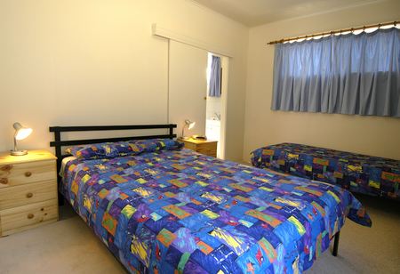 Island Coastal Units - Accommodation Gold Coast 2