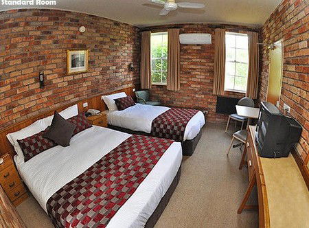 Log Cabin - Accommodation Gold Coast 0