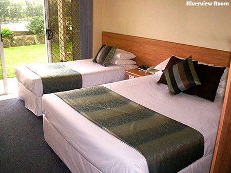 Log Cabin - Accommodation Gold Coast 2